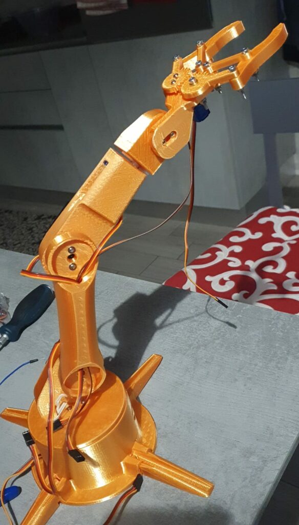 Progetto braccio robotico